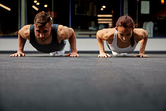 New York Fitness - Pushups on REGUPOL flooring Two athletes perform push-ups on the REGUPOL aktivlok flooring in the New York Fitness Club in Lebanon.