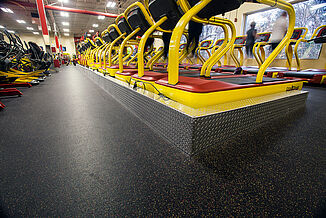 REGUPOL aktiv used throughout Retro Fitness Stroudsburg's cardio area, matching with the colors of the equipment.