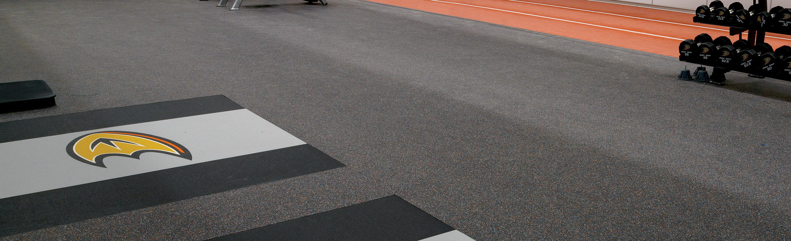REGUPOL premium rubber flooring enhances functionality and safety in ice hockey performance centers and weight rooms. Our rolled rubber flooring is durable and blade-resistant, ideal for ice rink sides, transitional spaces, locker rooms, and weight rooms.
