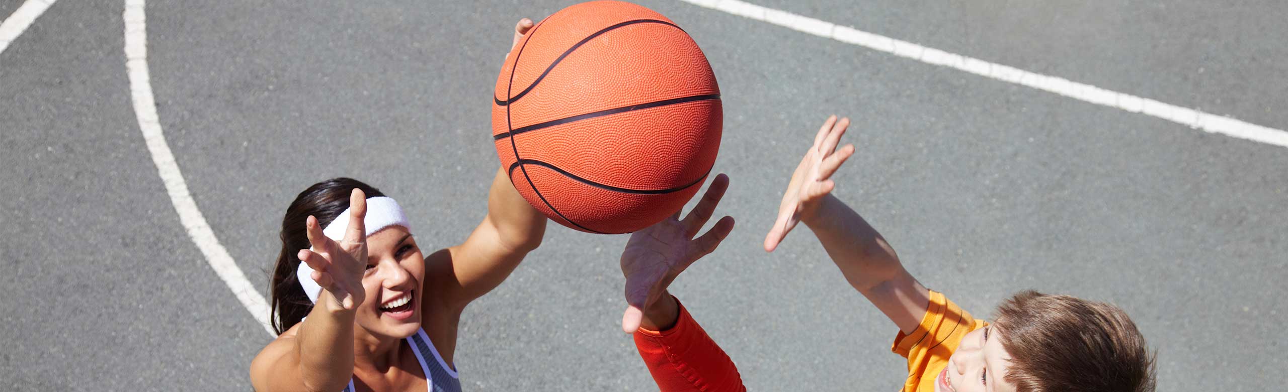 Group of people playing basketball on a multipurpose REGUPOL rubber flooring.